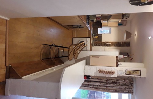 Friern Barnet House | 4 Bed period house with hot tub and great transport
