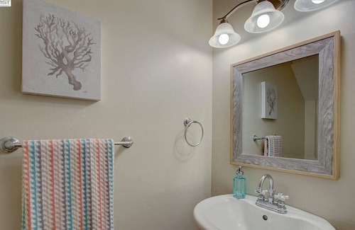 Union City House | 4 Bed Townhome with pool view /walk to shops