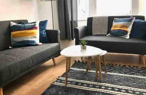 Belfast House | 4 bed Townhouse, 5 min taxi to city centre