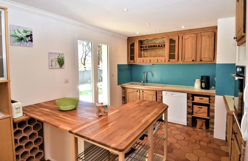 Saint-Paul-Trois-Chateaux House | 4 bedroom accommodation in St.Paul-Trois-Châteaux