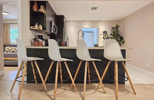 Edgewood House | 4 bedroom, 2 bath, king bed, disco ball, near FTL marine center