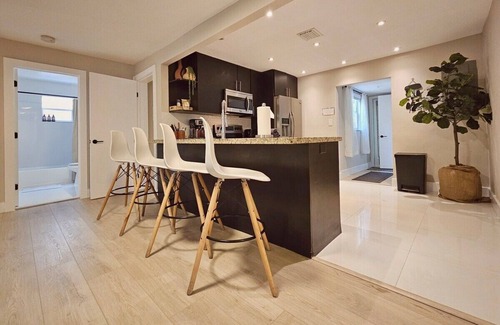 Edgewood House | 4 bedroom, 2 bath, king bed, disco ball, near FTL marine center