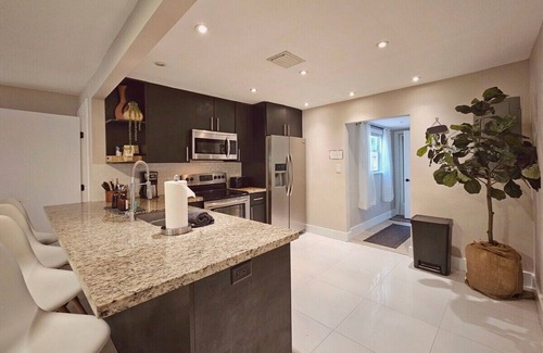 Edgewood House | 4 bedroom, 2 bath, king bed, disco ball, near FTL marine center