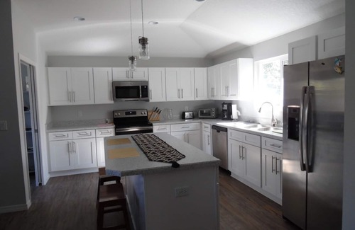 Inverness House | 4 Bedroom 2 bath Home on Little Lake Henderson