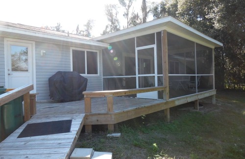 Inverness House | 4 Bedroom 2 bath Home on Little Lake Henderson