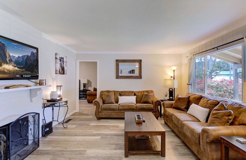 Sonoma House | 4 Bedroom 2 Bathroom Sonoma Home 3 miles from the Sonoma Plaza!