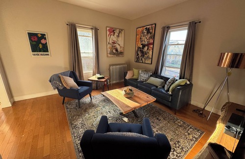 Providence House | 4-bedroom 2-bathroom home in lovely Providence near brown university w WiFi