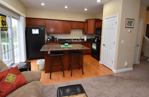 Roseland House | 4 bedroom 3.5 bath townhome mins to Notre Dame Unv.(423)