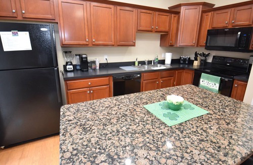 Roseland House | 4 bedroom 3.5 bath townhome mins to Notre Dame Unv.(423)