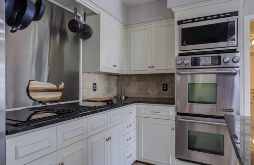 Lubbock House | 4-bedroom 3 bath modern house on Lakeridge golf course in Lubbock with WiFi, AC