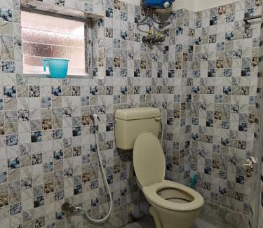 Kolkata Apartment | 4 Bedroom 3 Bathroom Fully AC Private Flat up to 14 People