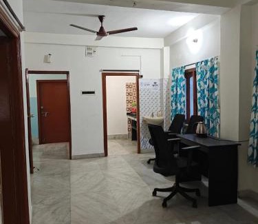 Kolkata Apartment | 4 Bedroom 3 Bathroom Fully AC Private Flat up to 14 People