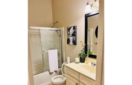Westfield House | 4 bedroom 3 bathroom executive home with two kitchens