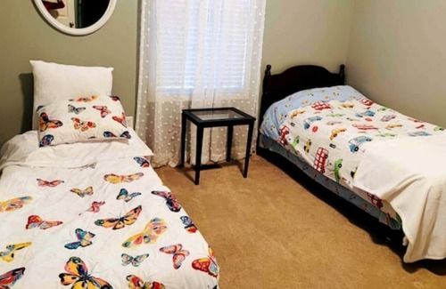 Westfield House | 4 bedroom 3 bathroom executive home with two kitchens