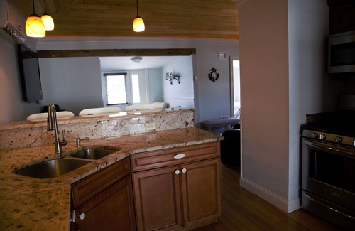 Hampton House | 4 Bedroom - 3 Min walk to the beach - Private deck w/gas grill - 2 parking spots