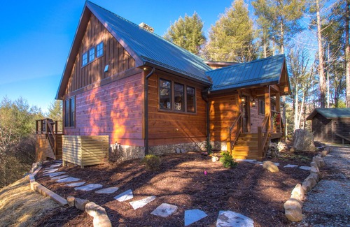 Boone Cabin | 4 Bedroom 4.5 Bath - Formerly Bee's Knee's, now rebuilt.