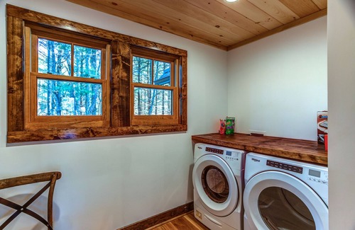 Boone Cabin | 4 Bedroom 4.5 Bath - Formerly Bee's Knee's, now rebuilt.