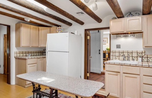 Historic Eastside House | 4 Bedroom - 5 Min. Walk to Canyon Road - Mariposa