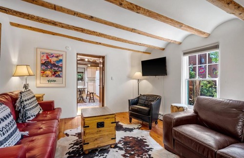 Historic Eastside House | 4 Bedroom - 5 Min. Walk to Canyon Road - Mariposa