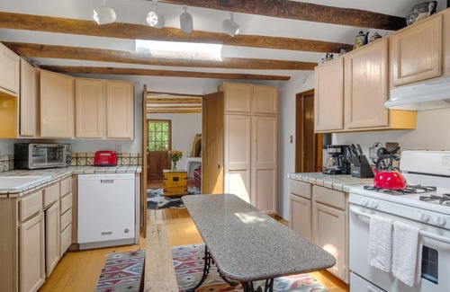 Historic Eastside House | 4 Bedroom - 5 Min. Walk to Canyon Road - Mariposa