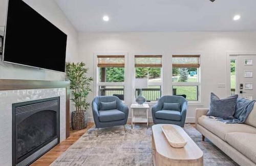 Asheville Apartment | 4 Bedroom 683383 by Houzlet