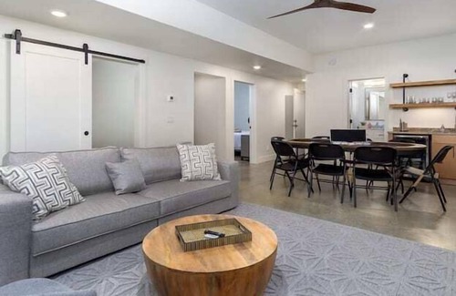 Asheville Apartment | 4 Bedroom 683383 by Houzlet