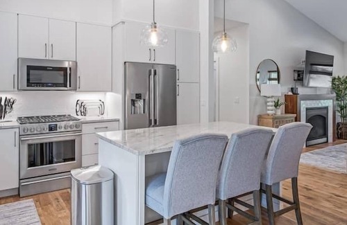 Asheville Apartment | 4 Bedroom 683383 by Houzlet