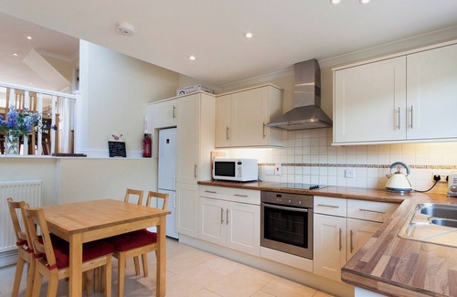 Salcombe Cottage | 4 bedroom accommodation in Coronation/Forster