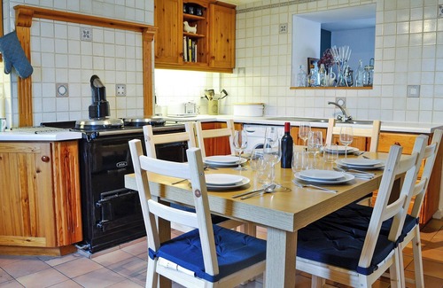 Central Aberdeen Cottage | 4 bedroom accommodation in Footdee, near Aberdeen