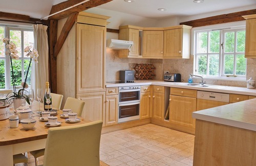 Leigh Cottage | 4 bedroom accommodation in Hildenborough, near Tonbridge