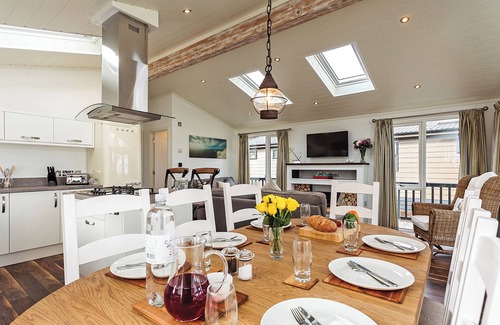 Ryde Ski Chalet | 4 bedroom accommodation in Wootton Bridge, Nr Cowes