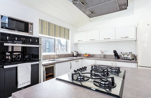 Ryde Ski Chalet | 4 bedroom accommodation in Wootton Bridge, Nr Cowes