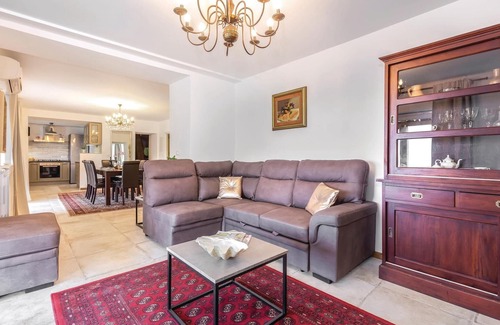 Praputnjak House | 4 bedroom amazing home in Praputnjak