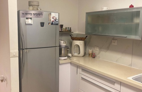 Rishon LeTsiyon Apartment | 4-bedroom apartment. Clean, with a lot of space, light. next to shopping centre