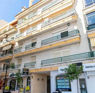 Fuengirola City Centre Apartment | 4 bedroom apartment close by beach in Fuengirola