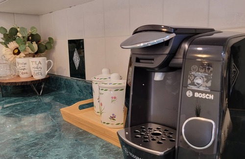 Maple Leaf House | 4 bedroom Apt, 1Floor, 9 people stay, private graden