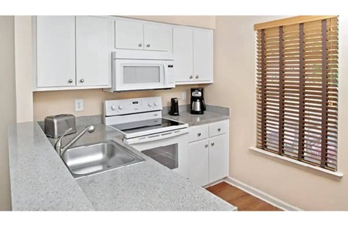 Berkeley Apartment | 4 Bedroom at Greensprings Vacation Resort!