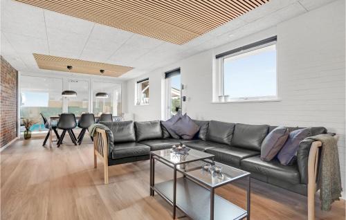 Klegod Strand House | 4 Bedroom Awesome Home In Ringkøbing