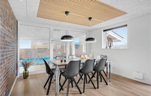 Klegod Strand House | 4 Bedroom Awesome Home In Ringkøbing