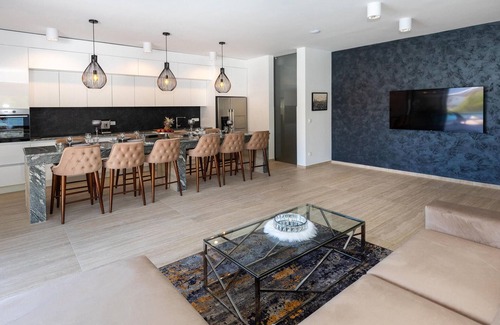 Komarna House | 4 bedroom awesome home in Komarna
