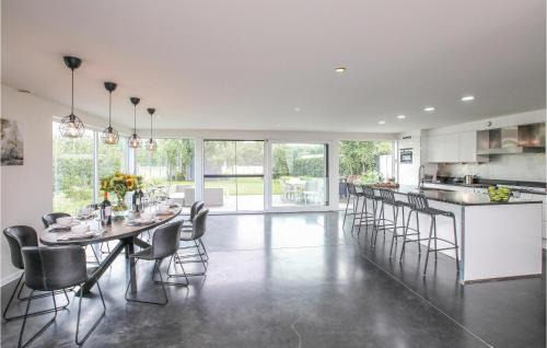 Assebroek House | 4 Bedroom Awesome Home In Brugge