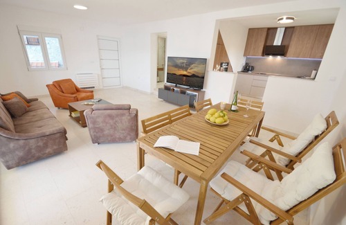 Rose House | 4-bedroom beachfront Villa in peaceful Rose with sea view