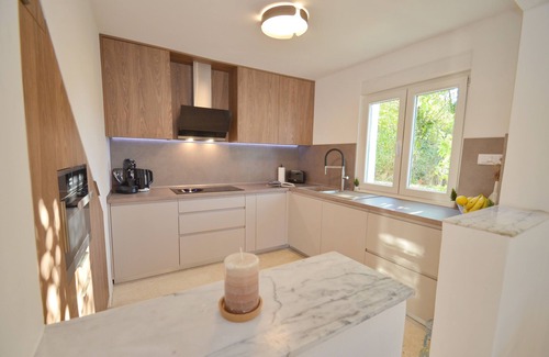 Rose House | 4-bedroom beachfront Villa in peaceful Rose with sea view