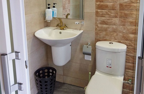 Embakasi Bed & Breakfast | 4-bedroom bed & breakfast in beautiful Nairobi near JKIA Airport