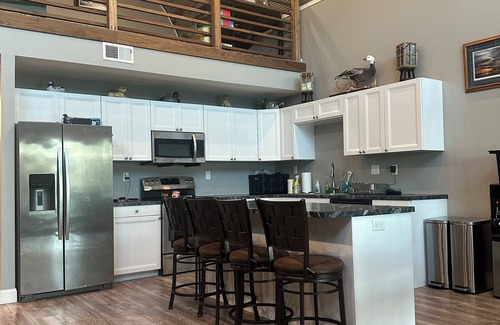 Burbank Cabin | 4-bedroom cabin on Missouri Rive with WiFi, AC