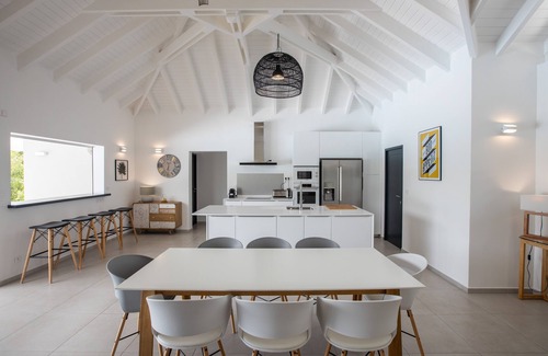 Plum Bay Villa | 4 bedroom contemporary villa in Terres Basses SXM a few minutes walk from Baie a