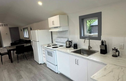 Innisfil Cabin | 4 Bedroom Cottage #2: Innisfil Resort