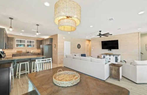 Gulf Shores House | 4 Bedroom Cottage Steps from Beach with Pool
