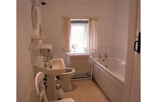 Newton Grange Cottage | 4 Bedroom Country Cottage, sleeping up to 8 guests & pet friendly