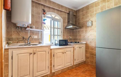 Facinas House | 4 Bedroom Cozy Home In Facinas